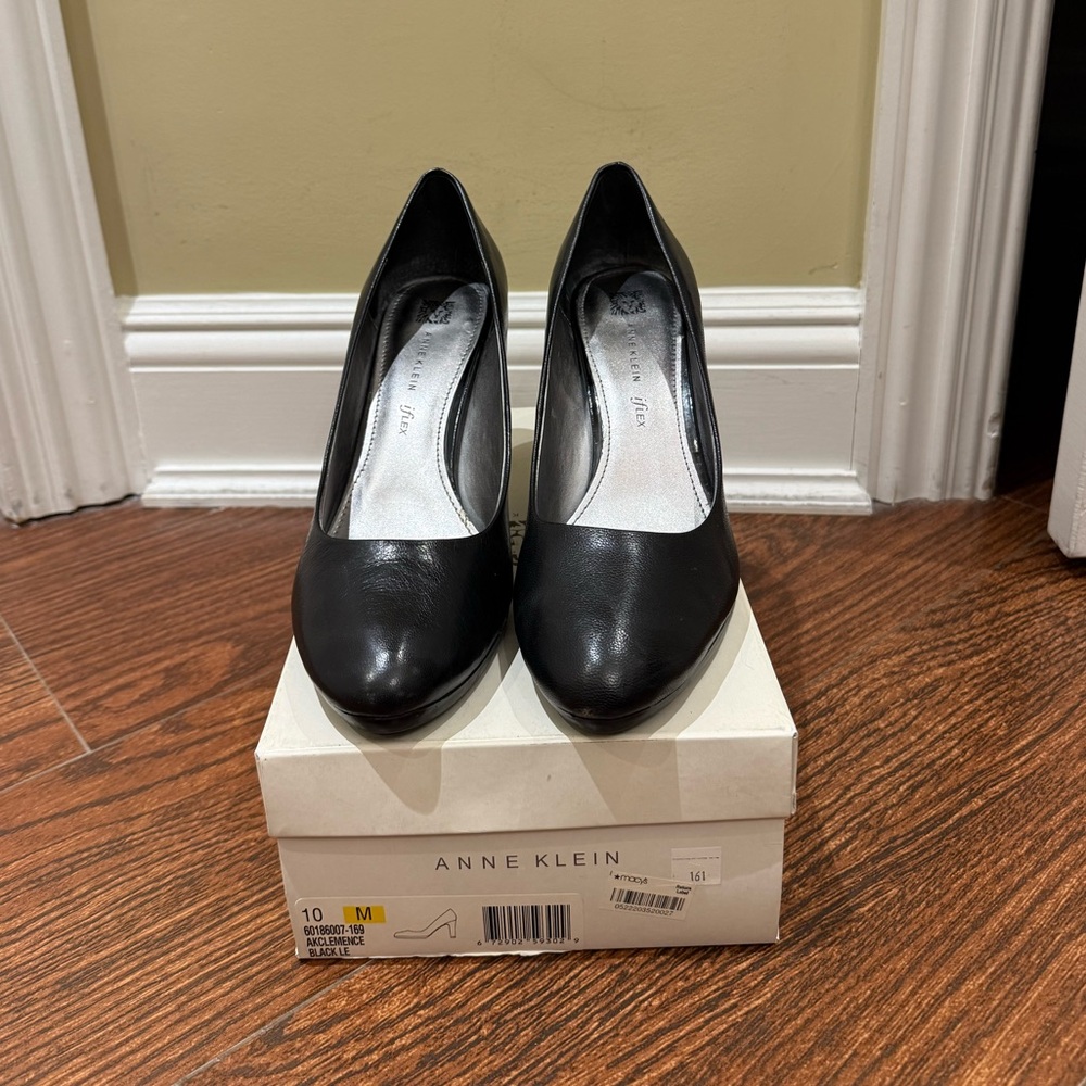 Anne Klein Clemence Black Leather Pumps